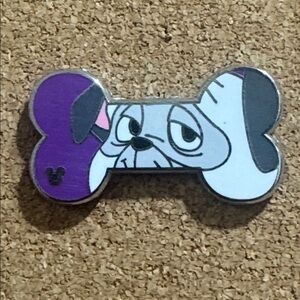 5/$25 Disney‎ Pocahontas Percy Bone Pin